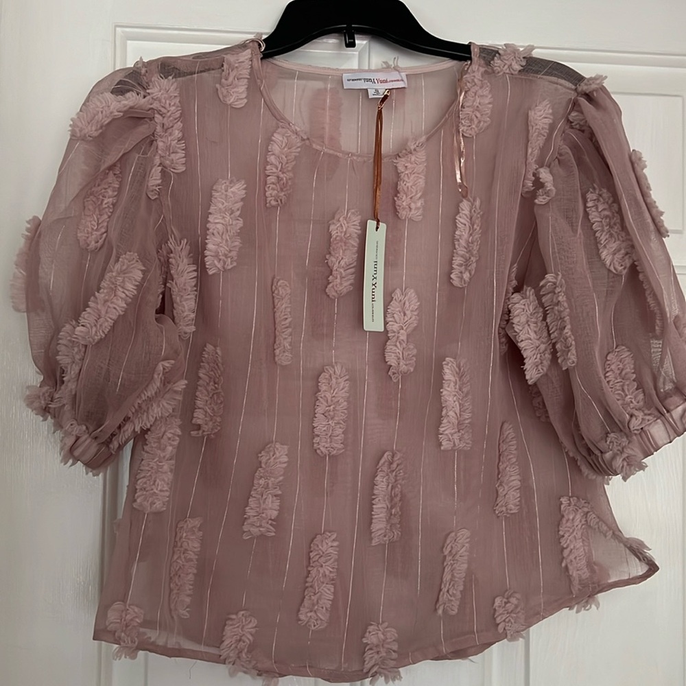 Yuni yuni Los Angeles puff sleeve neutral shirt